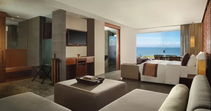  Ocean Front Suite